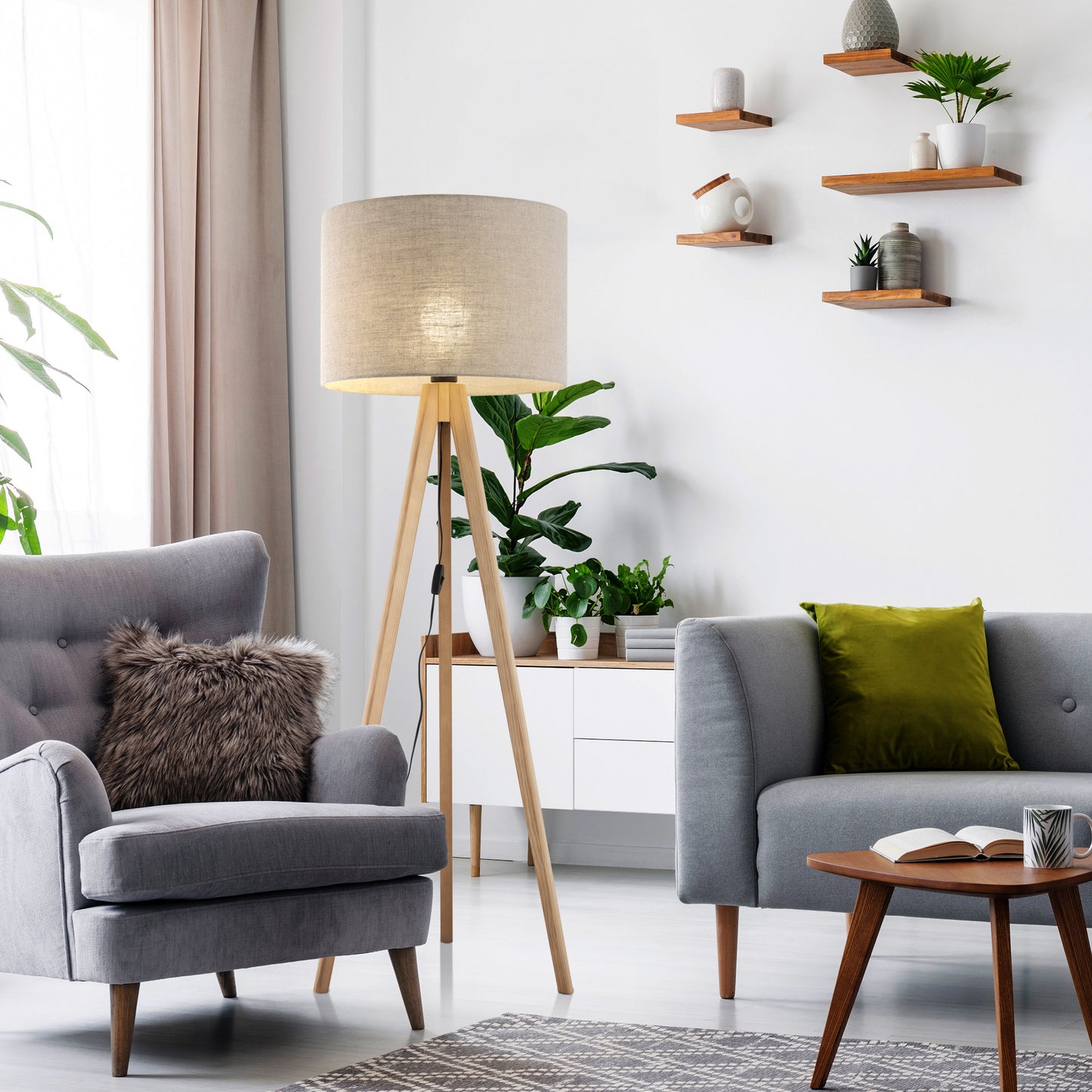 Grand lampadaire moderne du milieu du siècle en lin et pin