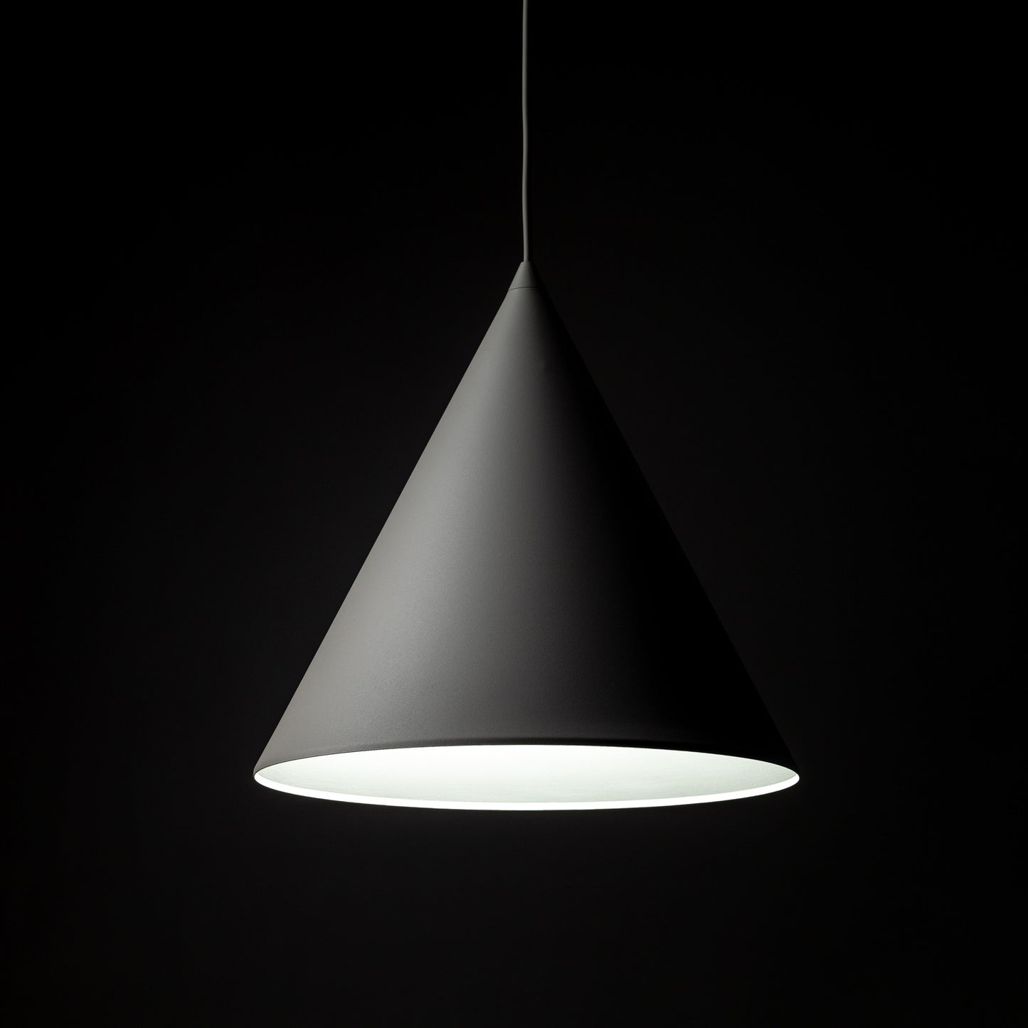 Grande suspension minimaliste moderne beige CONO
