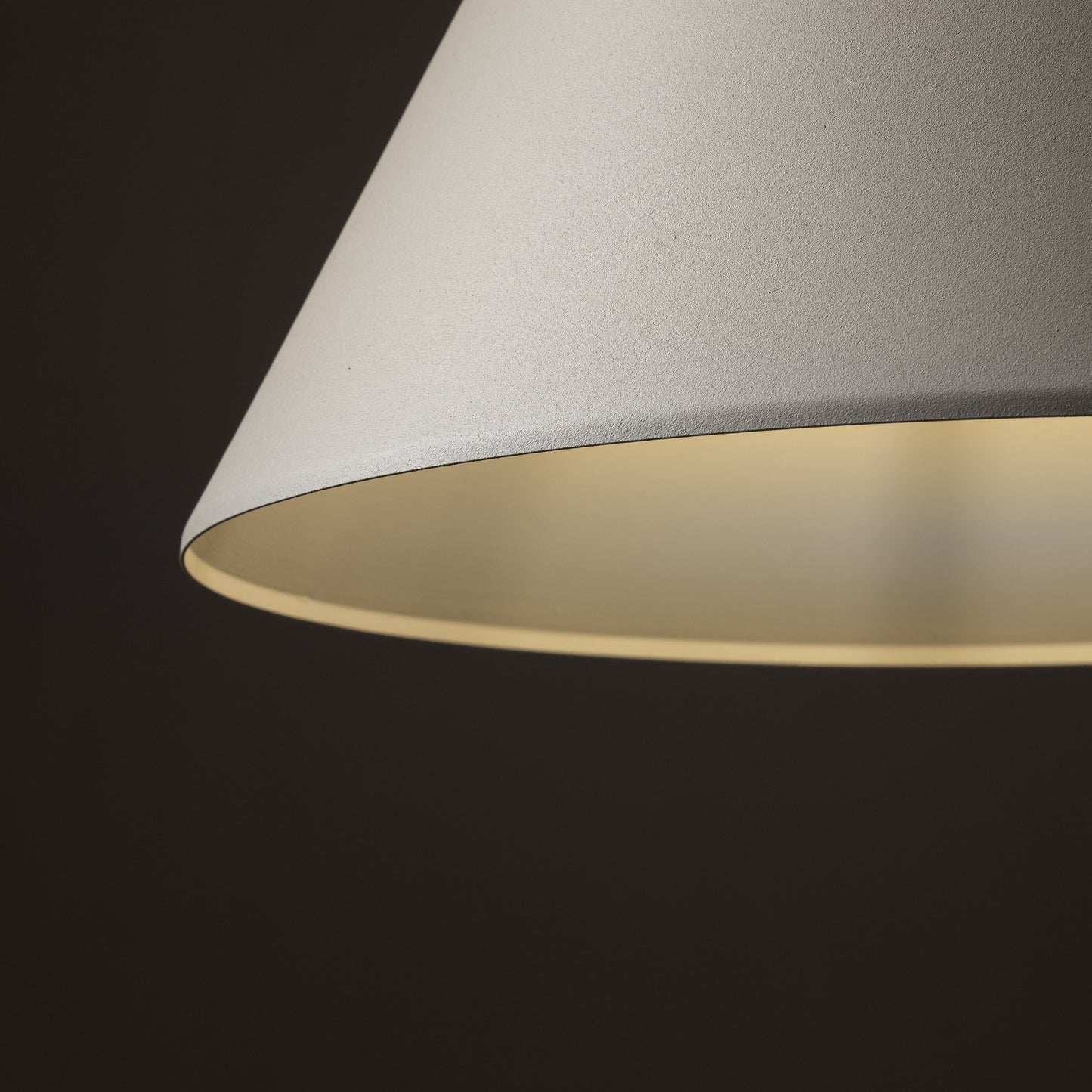 Grande suspension minimaliste moderne beige CONO