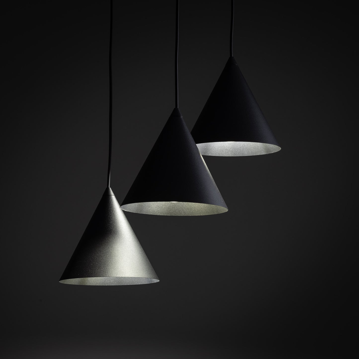 Suspension minimaliste moderne noire CONO 3