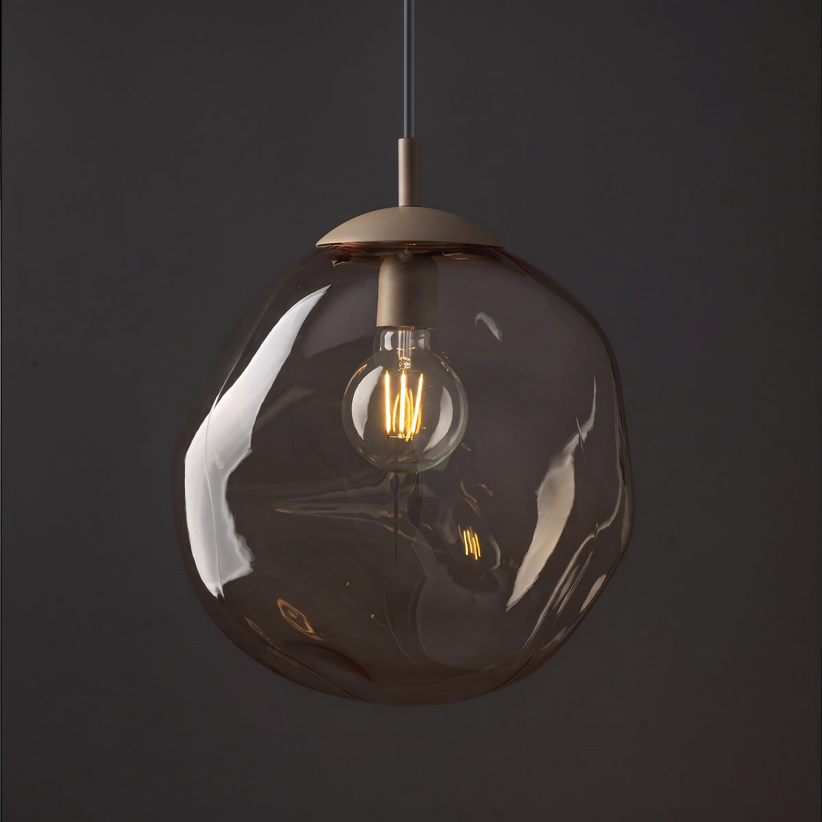 LAVA Large pendant above a kitchen island in an open-plan room